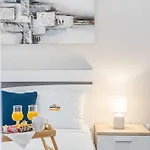 Апартаменты Orinoco Sunset House Ii - Private Pool & Garden